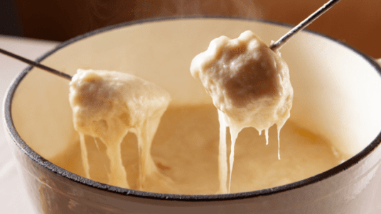 Cheese Fondue to Warm Up Hamburg Winter Nights