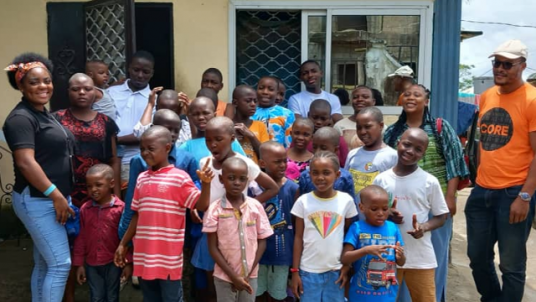 Noël avec les Enfants de l'Orphelinat St Arnille Marie